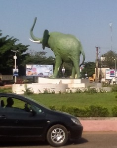 Monument du Syli, emblème de la Guinée. Rond point du quartier de Belle-vue - Conakry