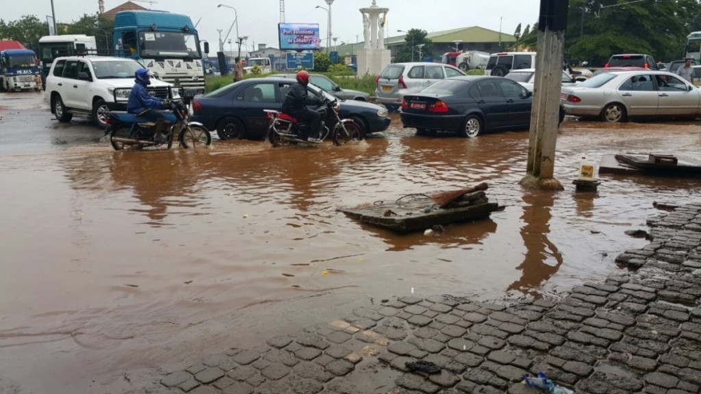 Article : Quand le d&eacute;luge est dense, l&rsquo;arche de Conakry tangue